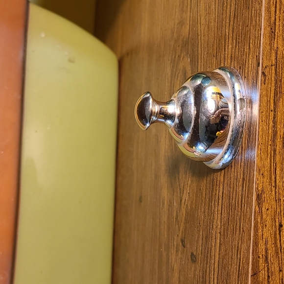 Avon - Picture 5 of 8